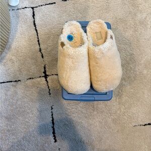 Size 10 women Ugg mules